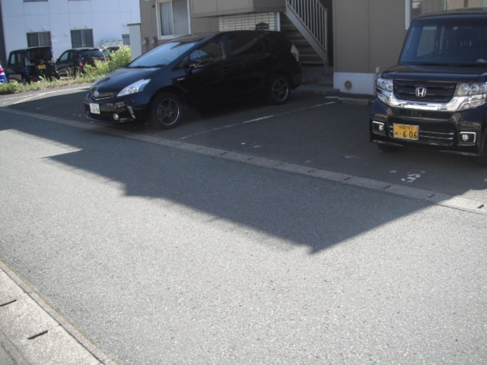 メモリー三千刈Ｂ202の駐車場
