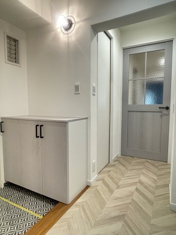 【玄関】 | □■秦野南が丘さつき東住宅2217号棟■□ | おしゃれな空間を演出するマリンランプを採用した玄関！