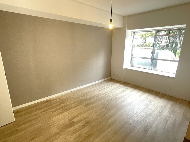 【洋室】 | □■秦野南が丘さつき東住宅2217号棟■□ | 柔らかな色合いで落ち着いた雰囲気の約6.3帖の洋室！