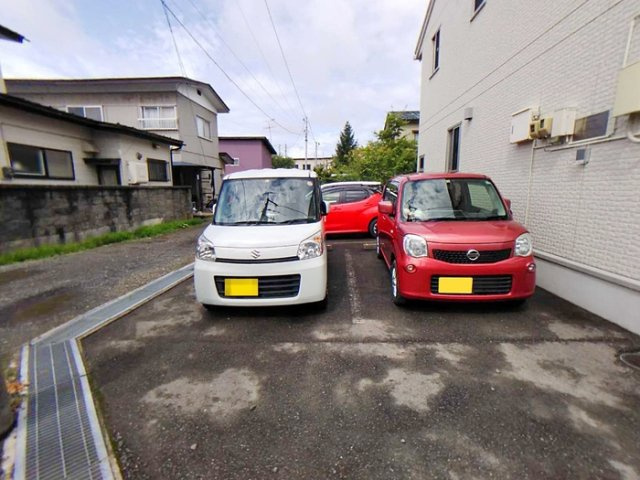 モダンコート手形101の駐車場