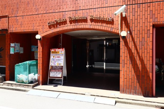 シティパレス横浜阪東橋のエントランス