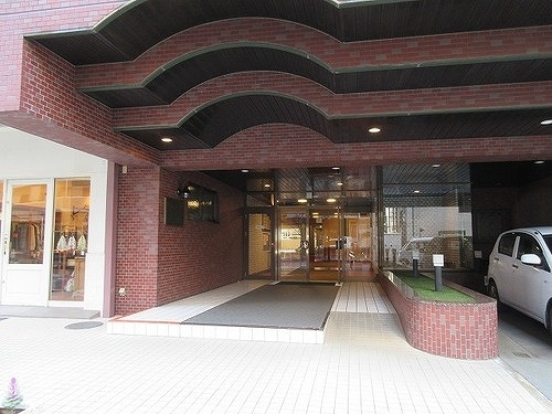 熊本市中央区草葉町の賃貸マンションのエントランス