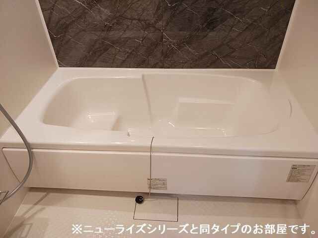 セレナ　ヴィラ　酒門　ウエストの浴室|日々の疲れを癒すお風呂付です
