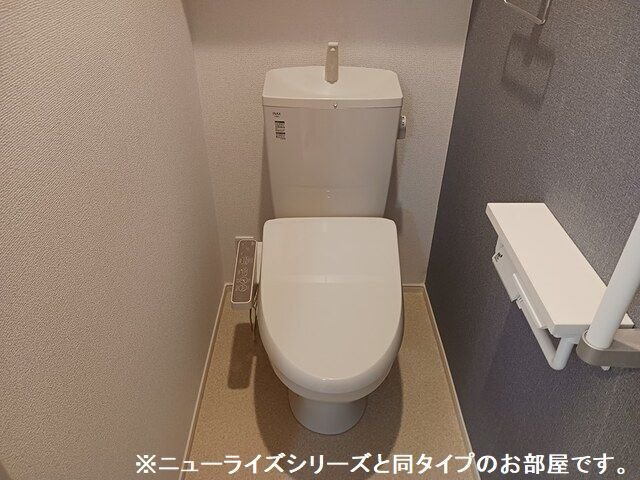セレナ　ヴィラ　酒門　ウエストのトイレ|コンパクトで使いやすいトイレです