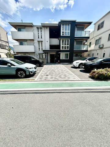 ロイヤルクレヴィアの駐車場