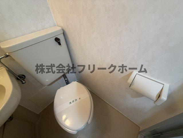 武蔵野市境南町２丁目の賃貸マンションのトイレ