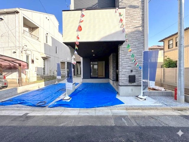 【新築戸建】 さいたま市浦和区領家１丁目の駐車場|駐車場
敷地内に完備されたカースペース。毎日の通勤や送迎、買い物時のお車の出し入れもスムーズです。