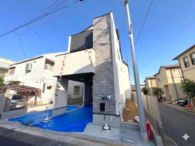 【新築戸建】 さいたま市浦和区領家１丁目の外観|外観
洗練されたデザインのモダンな外観。周辺の街並みにも調和する落ち着いた佇まいです。