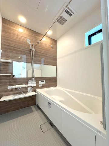 【新築戸建】 さいたま市浦和区領家１丁目の浴室|一日の疲れを気持ちよく癒やせる清潔感あふれる浴室。お子様とのバスタイムや長湯もゆったり楽しめる快適空間です。