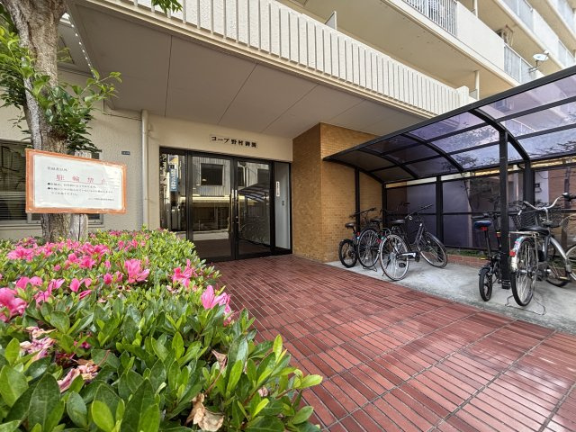 コープ野村御園のエントランス