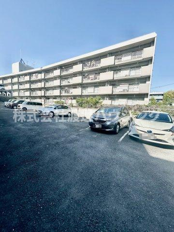 パークヒル千里山の駐車場
