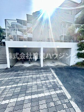 パークヒル千里山の駐車場
