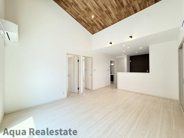 綾歌郡宇多津町池ノ内の新築一戸建の居間・リビング|ゆったりとした居間です