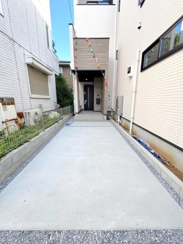 【新築戸建】 さいたま市浦和区領家１丁目の駐車場|駐車場
お車をお持ちのご家庭に嬉しい敷地内駐車場。毎日の通勤やお買い物、お出かけ時の移動もラクラクです。