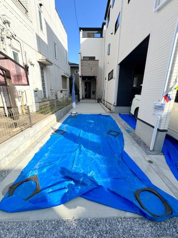 【新築戸建】 さいたま市浦和区領家１丁目の駐車場|駐車場　２台駐車可能
縦列で2台駐停車可能な駐車スペース（車種による）。ご家族用と来客用など柔軟にご活用いただけます。