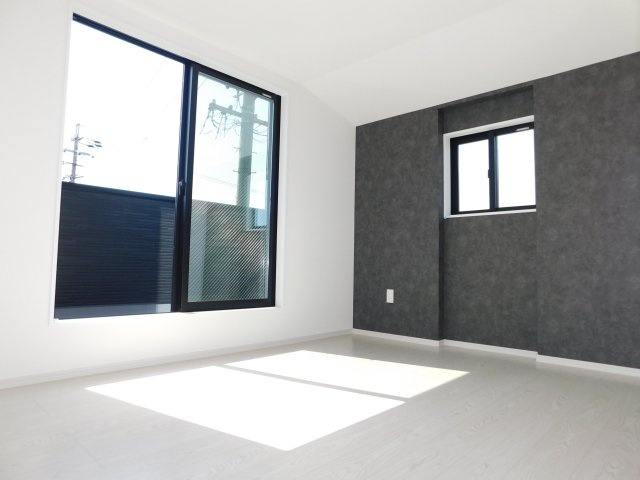 名古屋市北区大杉３丁目の新築一戸建の洋室|◇３階洋室◇　　明るい洋室６.１帖　ウォークインクローゼット完備！　バルコニー利用可♪