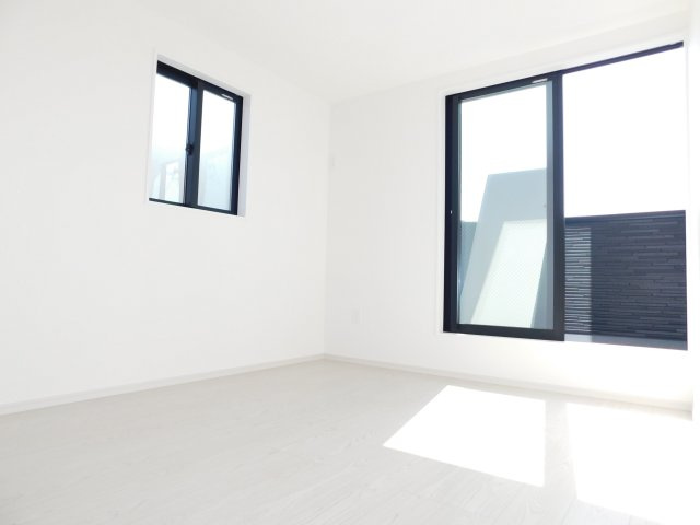 名古屋市北区大杉３丁目の新築一戸建の洋室|◇３階洋室◇　　明るい洋室６.０帖　バルコニー利用可♪