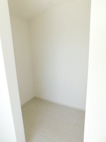 名古屋市北区大杉３丁目の新築一戸建の収納|◇ウォークインクローゼット◇　　家族の洋服や大きな荷物が片付く大容量！