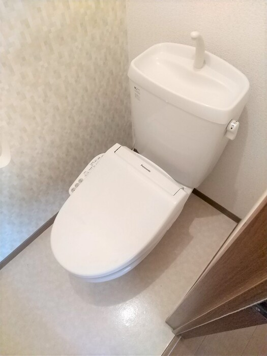 メルベーユ B棟のトイレ|温水洗浄暖房便座