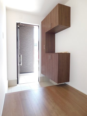 名古屋市西区清里町の新築一戸建の玄関|◇玄関収納◇　　家族の履物をしっかりと収納できます♪