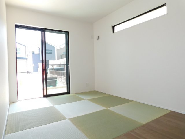 名古屋市西区清里町の新築一戸建の居間・リビング|◇タタミコーナー◇　　お子様の遊び場やお昼のスペースなどに利用できます♪（施工例）