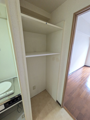 キッチン隣に冷蔵庫置けます