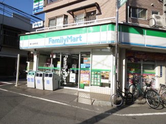 ファミリーマート幡ヶ谷本町店まで400ｍ