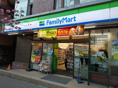 ファミリーマート 世田谷新町三丁目店まで500ｍ