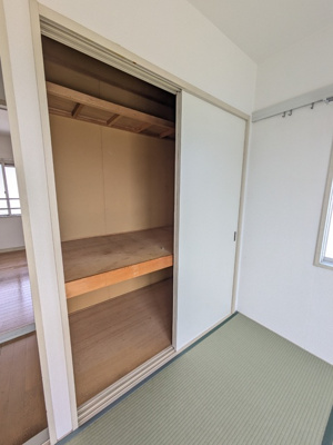 ★お布団や衣類がたっぷり収納できる物入れ★