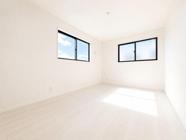 横浜市西区元久保町の新築一戸建の外観：施工例|同じ施工会社が建築した施工例です。