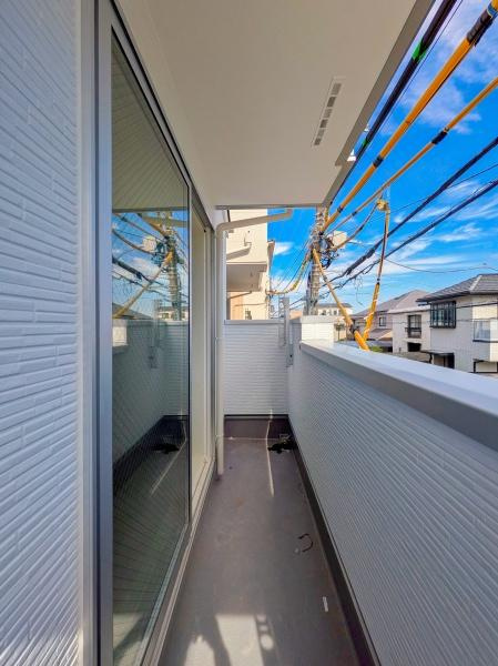 横浜市西区元久保町の新築一戸建のバルコニー|陽当り良好のバルコニー！
風通しもよく気持ちいいです