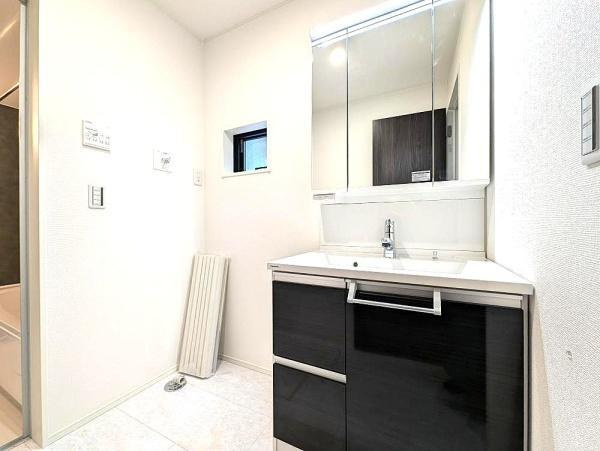 横浜市西区元久保町の新築一戸建の外観：施工例|同じ施工会社が建築した施工例です。