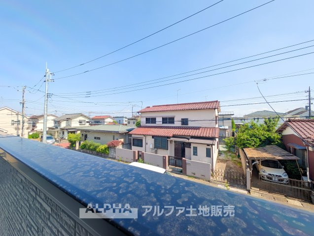 ~武蔵村山三ツ藤1丁目~Newly Built Homeの展望|【Balcony】◆バルコニー◆日当たりの良いバルコニーは、洗濯物がよく乾くだけでなく、外の空気を感じながらひと息つける場所。暮らしに心地よい余白をもたらします。