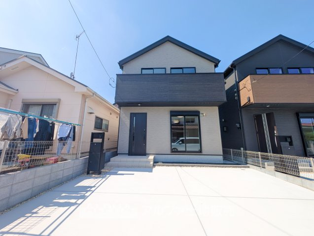 ~武蔵村山三ツ藤1丁目~Newly Built Homeの外観|【Warm Light】
◆ぬくもりに満ちた場所◆
差し込む陽だまりが、心の奥までやさしく照らす。過ごすほどに、この場所が帰りたくなる存在へと変わっていく。