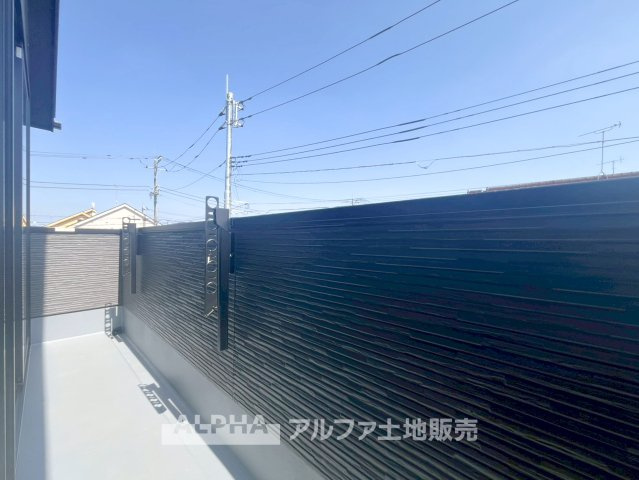 ~武蔵村山三ツ藤1丁目~Newly Built Homeのバルコニー|【roof balcony】
◆ルーフバルコニー◆外とつながるゆとりののある暮らし。室内とは違う空気感が、日々の生活にほどよい変化を与えてくれます。