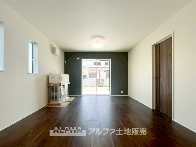 ~武蔵村山三ツ藤1丁目~Newly Built Homeの居間・リビング|【Cherish the time】
◆君との時間は◆リビングで、食卓で、寝室で、どこにいても楽しめる。居心地の良い空間の中で質のいい安らぎを求めたい。