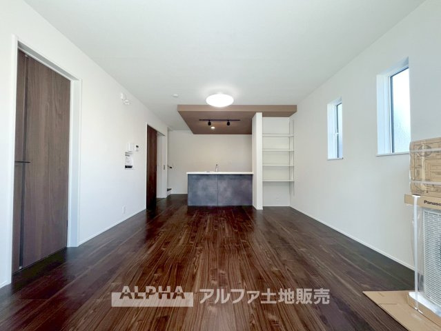 ~武蔵村山三ツ藤1丁目~Newly Built Homeの居間・リビング|【A home found by chance】
◆偶然見つけた物件で◆思わぬ空間を手に入れたい。愛を育み、人と出会い、新たな命に恵まれる。そんな未来を創造してぬくもりのある住空間を君と共有したい。