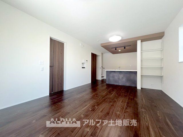 ~武蔵村山三ツ藤1丁目~Newly Built Homeの居間・リビング|【light a living】
◆明るいリビング◆にペイントして君との時間を有意義に過ごしたい。ここでの暮らしは僕たちにとって宝物になる。