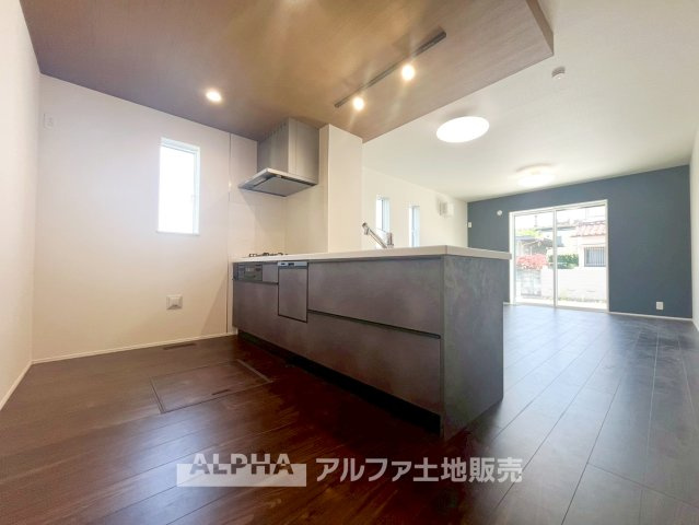 ~武蔵村山三ツ藤1丁目~Newly Built Homeのキッチン|【Happy circle Kitchen】
◆団欒キッチン◆キッチンからは家族の団欒が飛び交い明るい陽射しを浴びながらの朝食は楽しく素敵な時を奏でる空間。