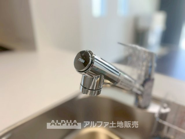 ~武蔵村山三ツ藤1丁目~Newly Built Homeのキッチン|【Water cleaner】
◆浄水器◆蛇口から流れ出すお水はクリーンでいつも楽しめます。また浄水器内臓シャワー混合栓なので場所取らずのスッキリとしたスタイルです。