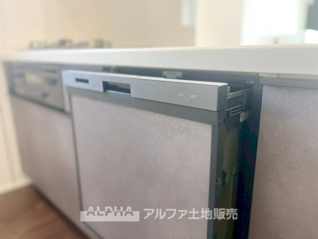 ~武蔵村山三ツ藤1丁目~Newly Built Homeのキッチン|【Food washing machine】
◆食洗機◆家事の時間を短縮し、お子様との大切な時間をもっと楽しく。手荒れも防げて節水効果も高い、忙しい毎日に嬉しい人気の設備です。