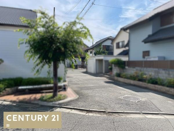 和歌山市園部　中古戸建の前面道路含む現地写真