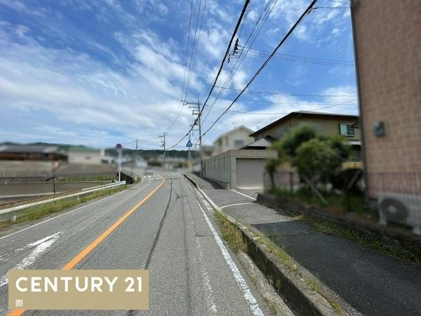 和歌山市弘西　中古戸建の前面道路含む現地写真