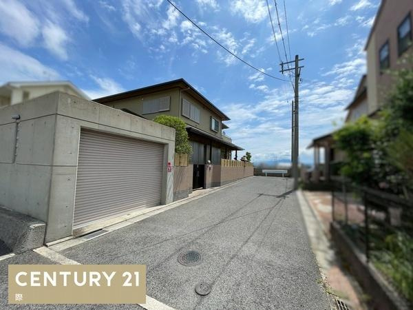 和歌山市弘西　中古戸建の前面道路含む現地写真