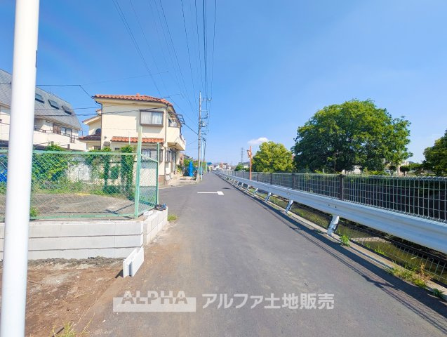 ~武蔵村山三ツ藤2棟~ Newly built houseの前面道路含む現地写真|【Blue sky】
◆青空に包まれて◆ベランダから望む紺碧の空。外を眺め時を忘れるなんて、ひさしかたぶりだろうか。こんなにも広く美しい情景が我が家にも広がっているなんて。こんな時間を大切にしたい。