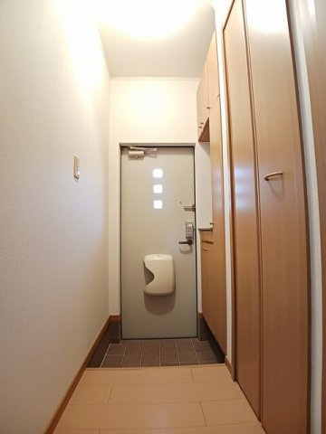 メイプルビュ－・プラッツＢの玄関