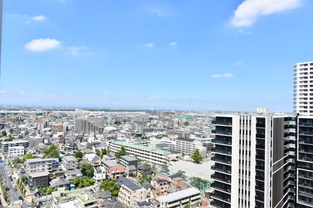 ラムザタワーの展望|16階部分からの眺望です。高層階からの眺望なので、川口市内が一望でき、気分がリフレッシュされますね！『武蔵浦和』駅直結の生活利便性の高い地域です。遮るものがなく、通風良好！
