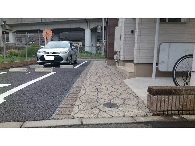 ルミエールＮの駐車場