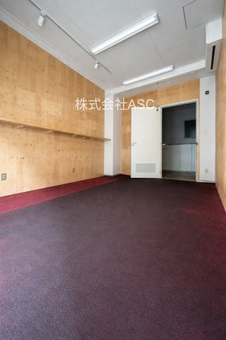 北浜　店舗ビルの洋室