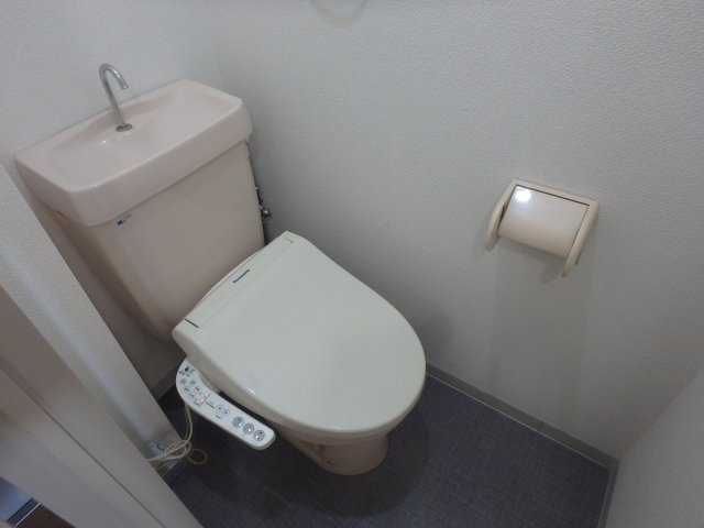 コンフォールのトイレ|岡山市北区下中野　コンフォール　1K　トイレ